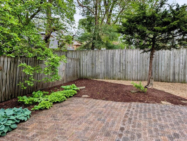 907 W Church St, Champaign, IL 61821 - view of fenced backyard