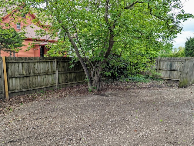 907 W Church St, Champaign, IL 61821 - view of yard