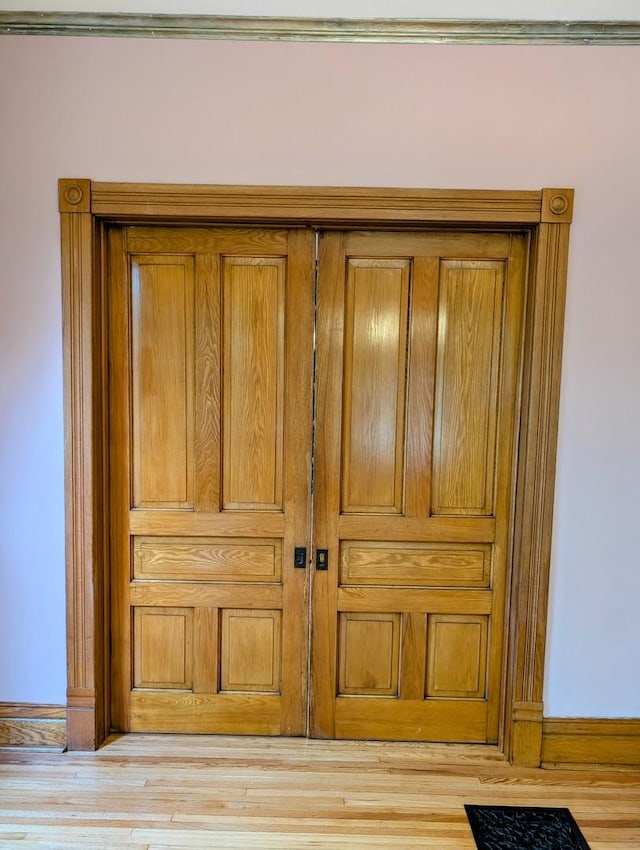 907 W Church St, Champaign, IL 61821 - detailed view of wood finished floors and baseboards