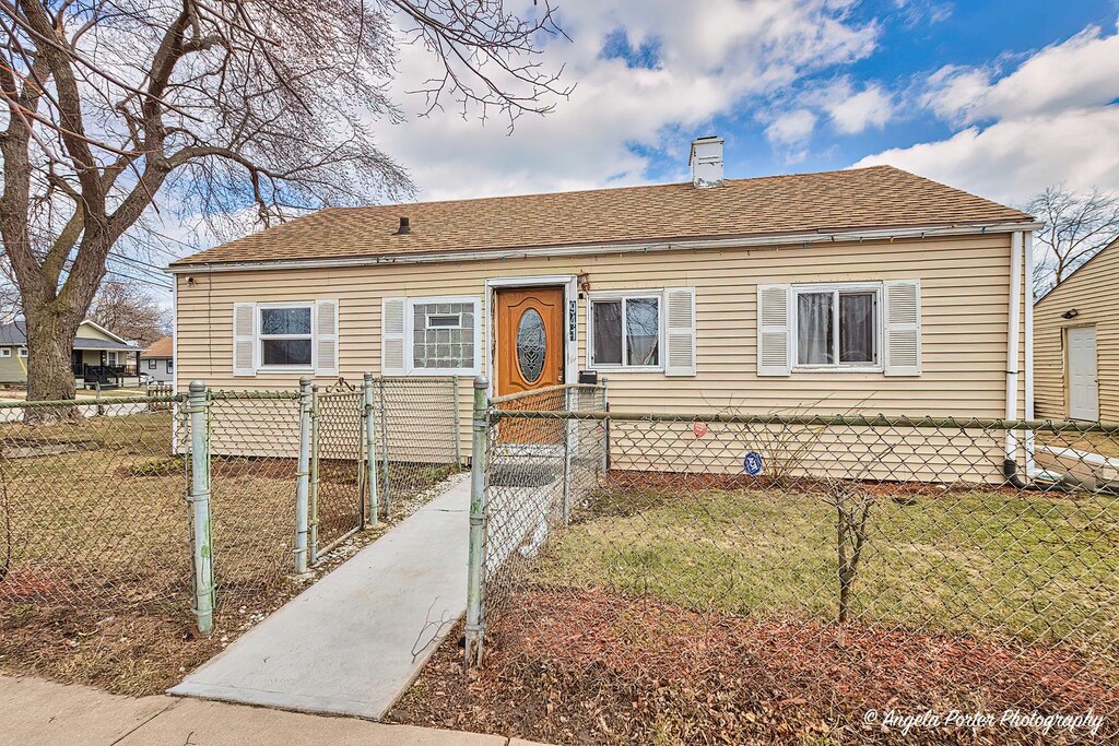 941 N Butrick St, Waukegan, IL 60085 - photo 1