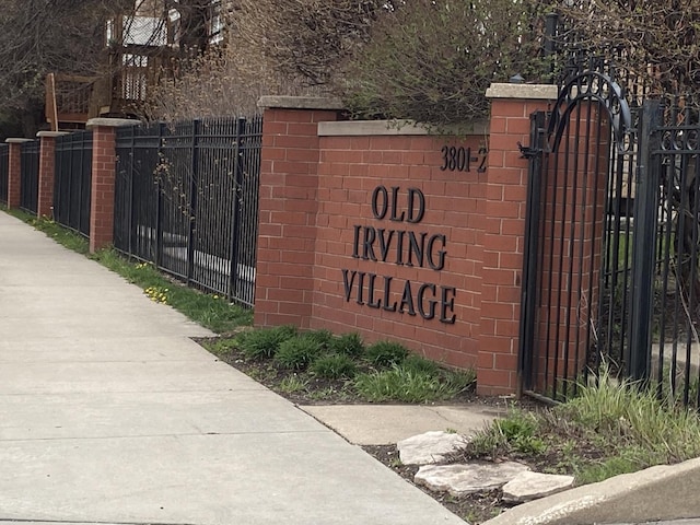 community sign featuring fence and a gate