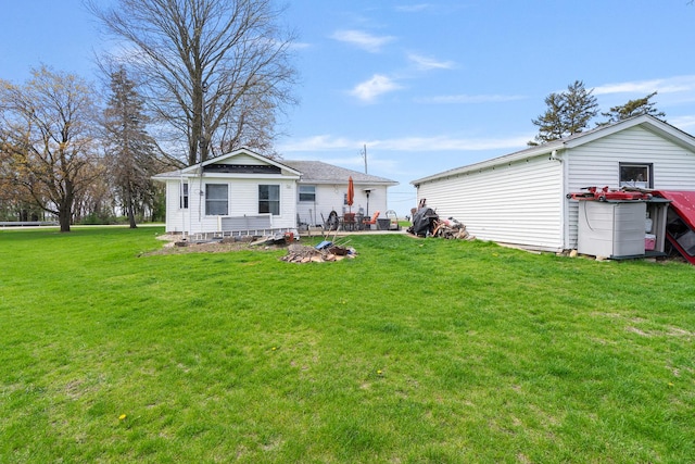 view of yard featuring a patio