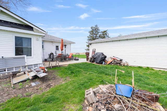 view of yard featuring a patio