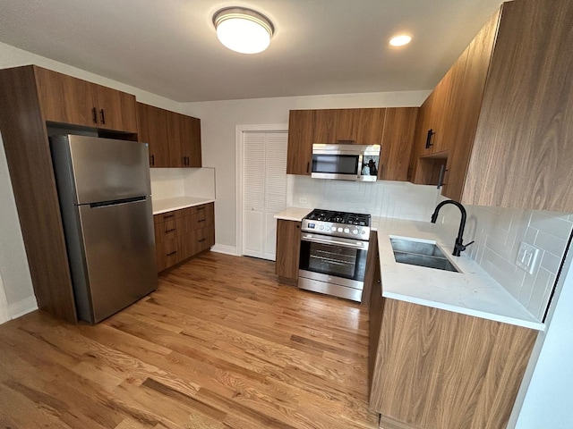 3246 S Normal Ave, Chicago, IL 60616 - kitchen featuring stainless steel appliances, decorative backsplash, light countertops, light wood-type flooring, and modern cabinets
