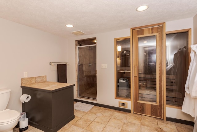 full bathroom with a shower stall, baseboards, toilet, and recessed lighting
