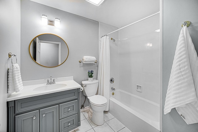1214 Laurel Ct, Downers Grove, IL 60515 - bedroom featuring a closet and light wood finished floors