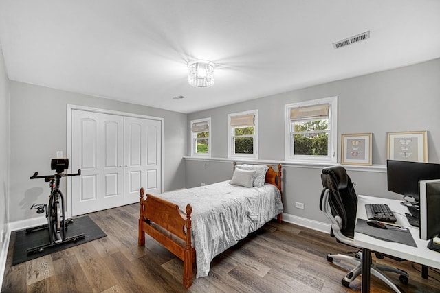 1214 Laurel Ct, Downers Grove, IL 60515 - sitting room with visible vents, a brick fireplace, wood finished floors, baseboards, and recessed lighting