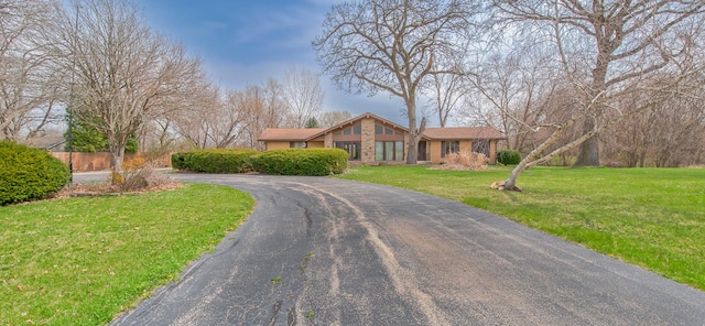 3515 Partridge Ln, Belvidere, IL 61008 - view of front facade featuring a front yard and curved driveway