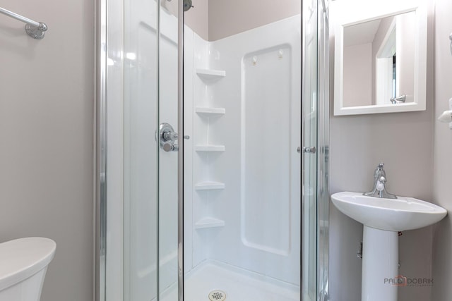 1680 Bicek Dr, Hoffman Estates, IL 60192 - bathroom with a shower stall and toilet