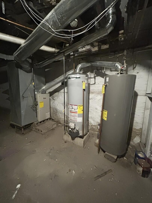 7038 S Vernon Ave, Chicago, IL 60637 - utility room featuring gas water heater