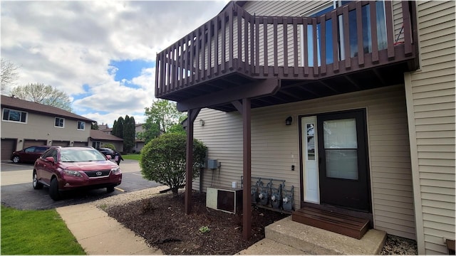 entrance to property featuring a balcony