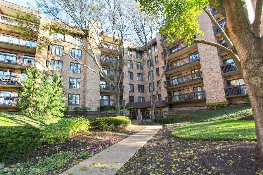 1831 Mission Hills Rd Unit 305, Northbrook, IL 60062