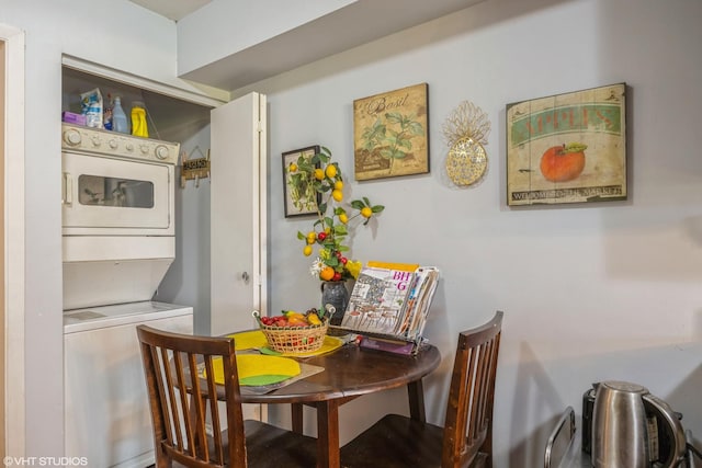 740 Saint Andrews Ln Unit 27, Crystal Lake, IL 60014 - dining room featuring stacked washer and clothes dryer