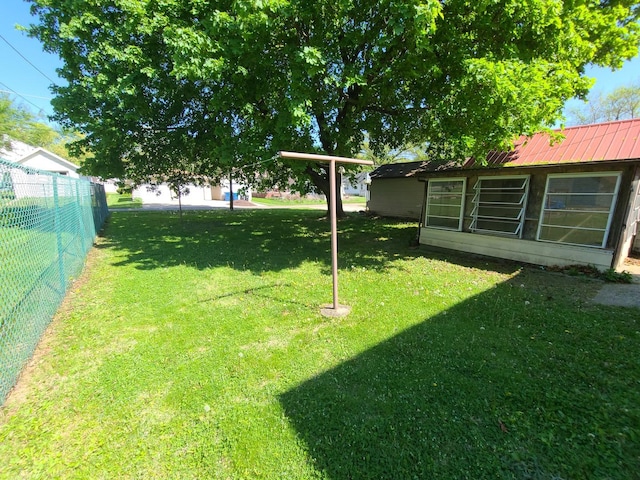 518 3rd Ave, Dixon, IL 61021 - view of yard