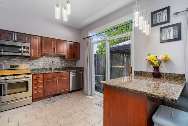 2743 River Bend Ln, Plainfield, IL 60586 - kitchen featuring appliances with stainless steel finishes, a chandelier, decorative backsplash, and a breakfast bar area