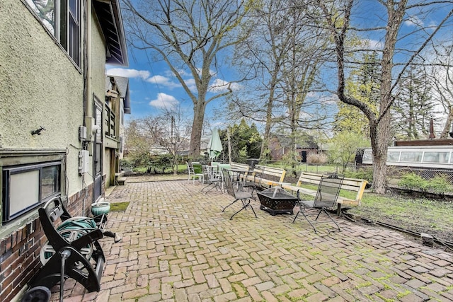view of patio featuring an outdoor fire pit