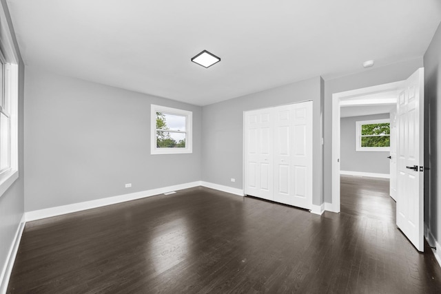 16560 Woodlawn W Ave, South Holland, IL 60473 - unfurnished bedroom featuring dark wood finished floors, baseboards, and a closet