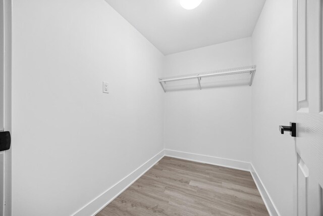 16560 Woodlawn W Ave, South Holland, IL 60473 - spacious closet featuring wood finished floors