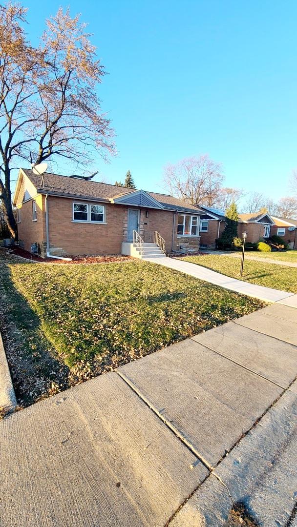 15562 Gouwens Ln, South Holland, IL 60473 - ranch-style home featuring a front lawn, brick siding, and concrete driveway