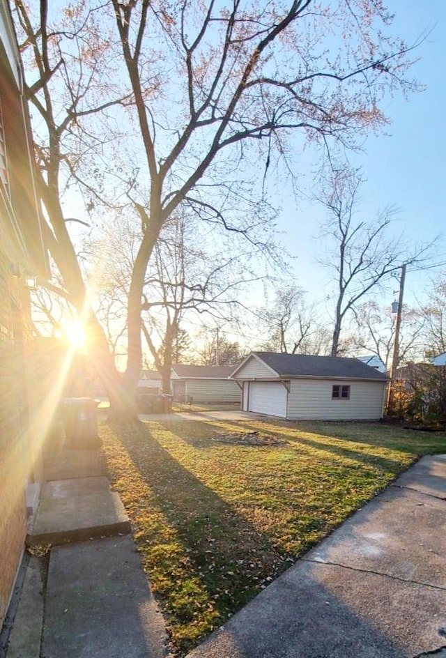 15562 Gouwens Ln, South Holland, IL 60473 - view of yard featuring an outbuilding