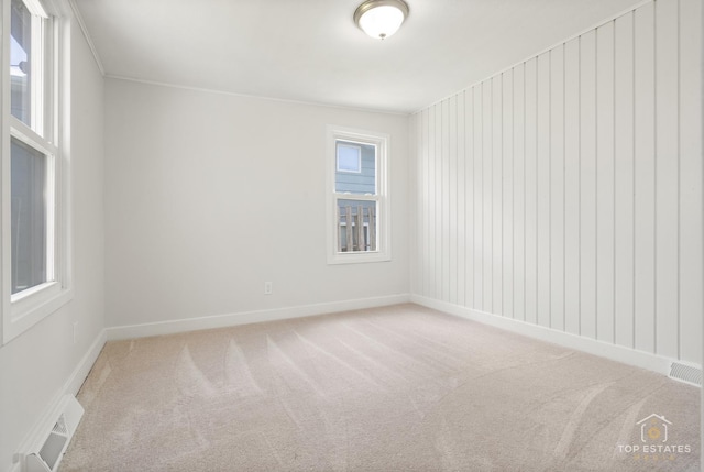 empty room featuring baseboards, visible vents, and carpet floors