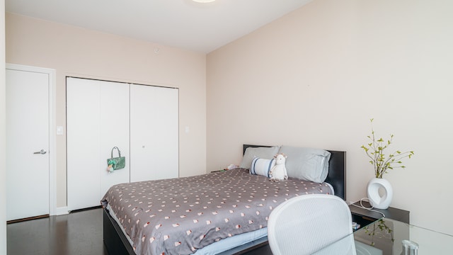 bedroom featuring a closet