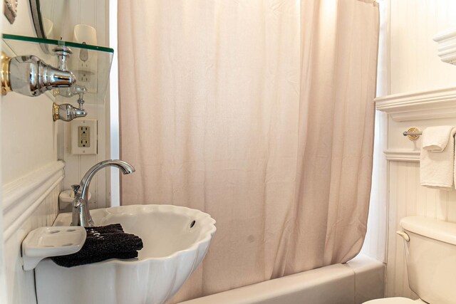 105 S High St, Galena, IL 61036 - bathroom featuring shower / bath combination with curtain, a sink, and toilet