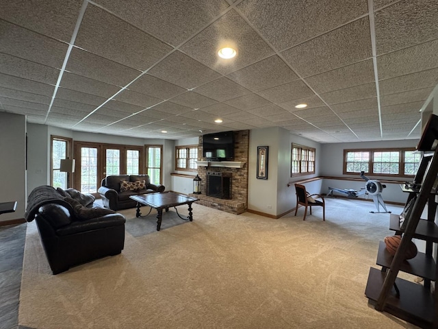living area featuring carpet floors, recessed lighting, baseboards, and a fireplace