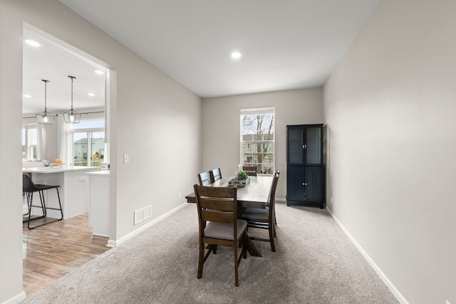 dining room with recessed lighting, visible vents, baseboards, and light carpet