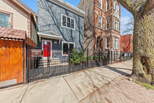 view of front of house with a fenced front yard