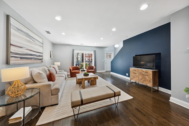 living area with wood finished floors, baseboards, visible vents, and recessed lighting