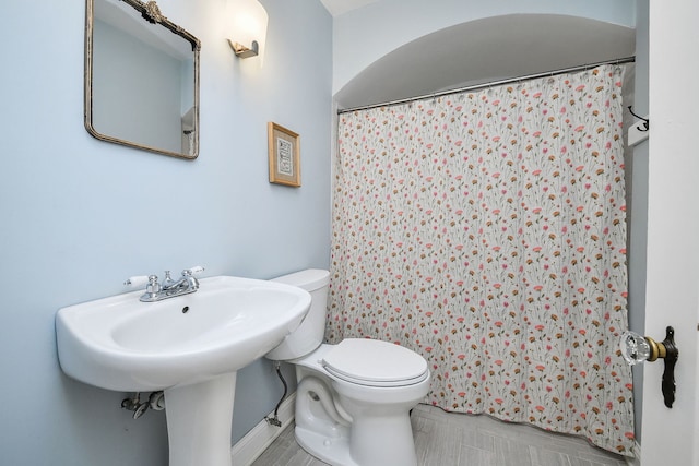 full bathroom with toilet