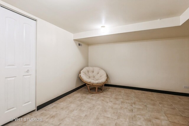 7010 S E End Ave Unit 4, Chicago, IL 60649 - interior space with baseboards and visible vents