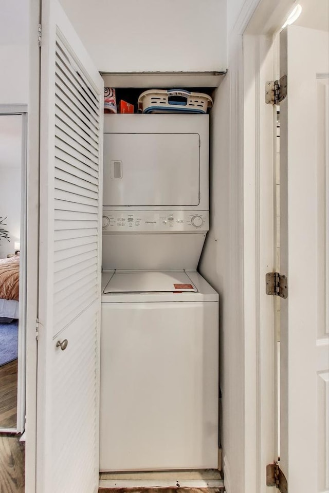 laundry area featuring laundry area and stacked washer and dryer