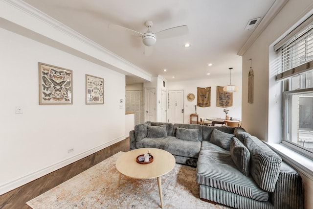 living area featuring ceiling fan, recessed lighting, baseboards, wood finished floors, and visible vents