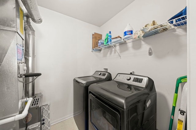 1844 Candlelight Cir, Montgomery, IL 60538 - laundry area with washer and dryer and baseboards