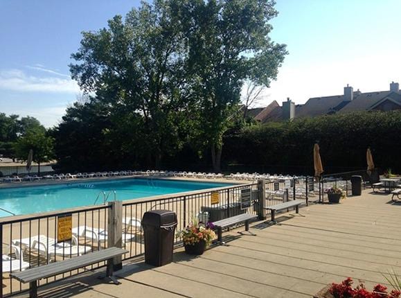 2005 S Finley Rd Unit 611, Lombard, IL 60148 - community pool with a deck