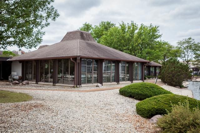 2005 S Finley Rd Unit 611, Lombard, IL 60148 - back of property with a sunroom