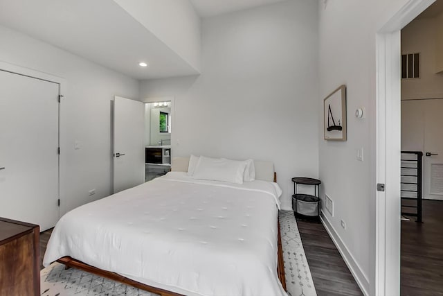 bedroom with recessed lighting, wood finished floors, visible vents, and baseboards