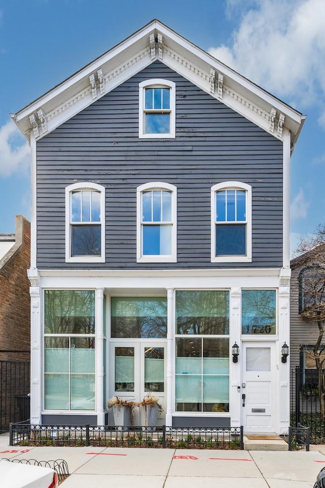 1720 N Sedgwick St, Chicago, IL 60614 - exterior space with fence