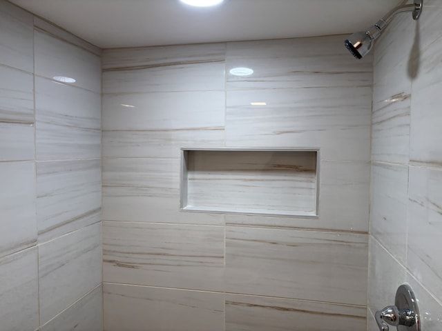 12449 S Union Ave, Chicago, IL 60628 - details featuring a tile shower