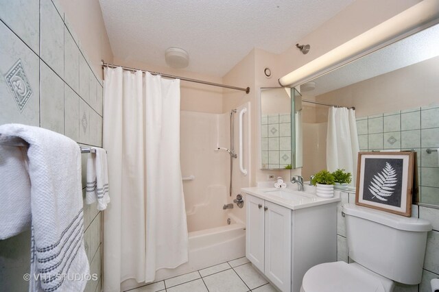 1285 Luther Ln Unit 369B, Arlington Heights, IL 60004 - bathroom featuring a textured ceiling, vanity, tile patterned floors, toilet, and shower / tub combo with curtain