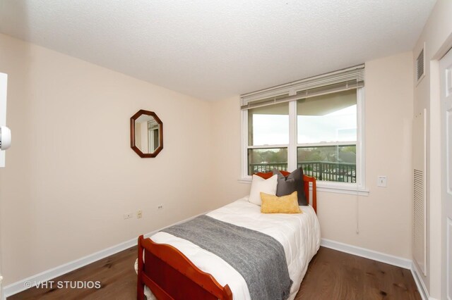 1285 Luther Ln Unit 369B, Arlington Heights, IL 60004 - bedroom featuring baseboards, a textured ceiling, wood finished floors, and visible vents