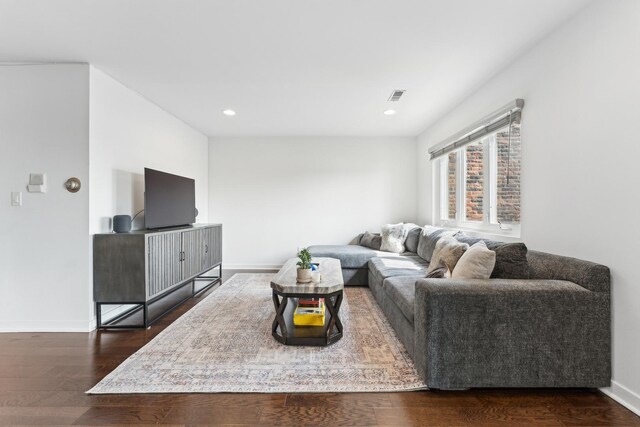 living area featuring dark wood finished floors, baseboards, recessed lighting, and visible vents
