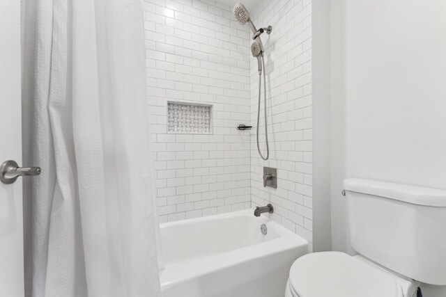 bathroom featuring toilet and shower / tub combo