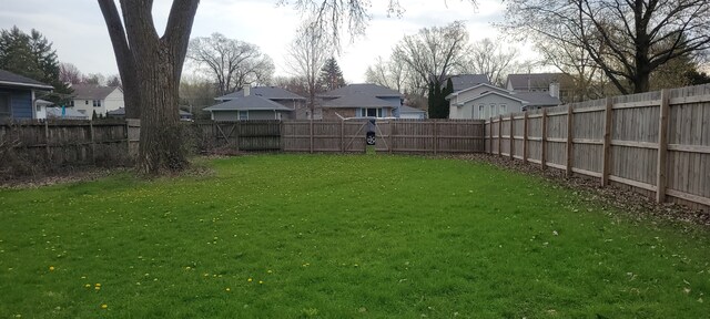 27W543 Wilbur Ave, Warrenville, IL 60555