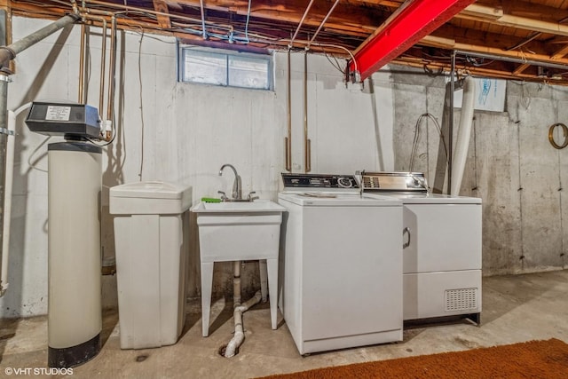 laundry room featuring washer and clothes dryer