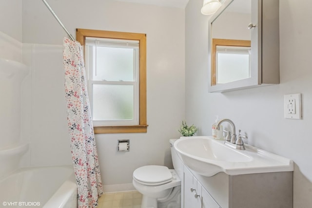 full bath with toilet, vanity, baseboards, and shower / tub combo
