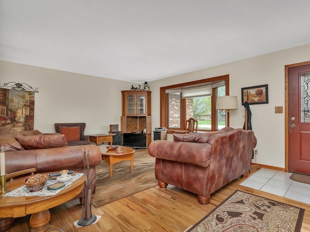 living area with light wood-type flooring and baseboards