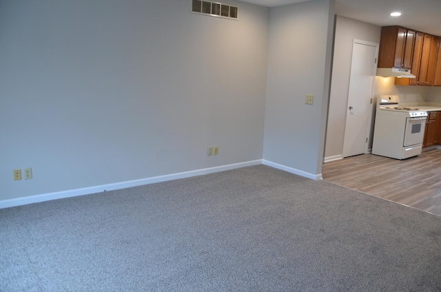 interior space featuring visible vents, baseboards, recessed lighting, and light carpet